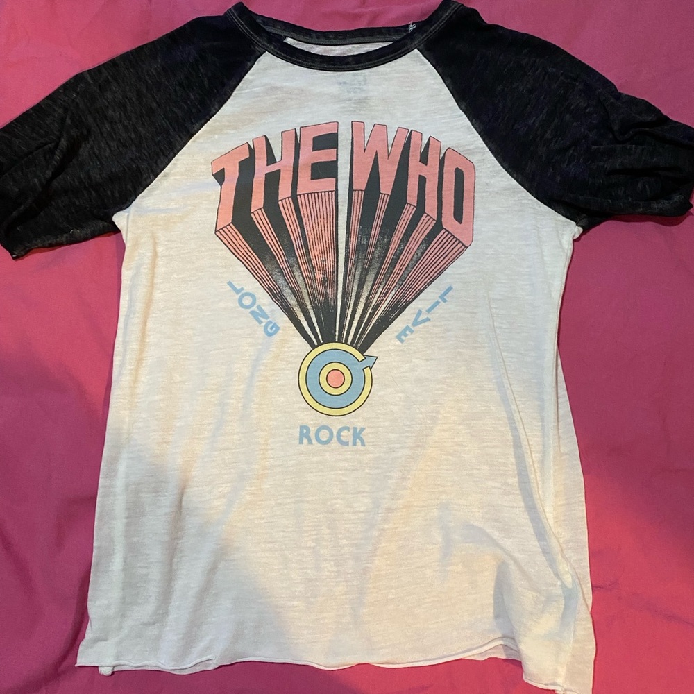 graphic tee